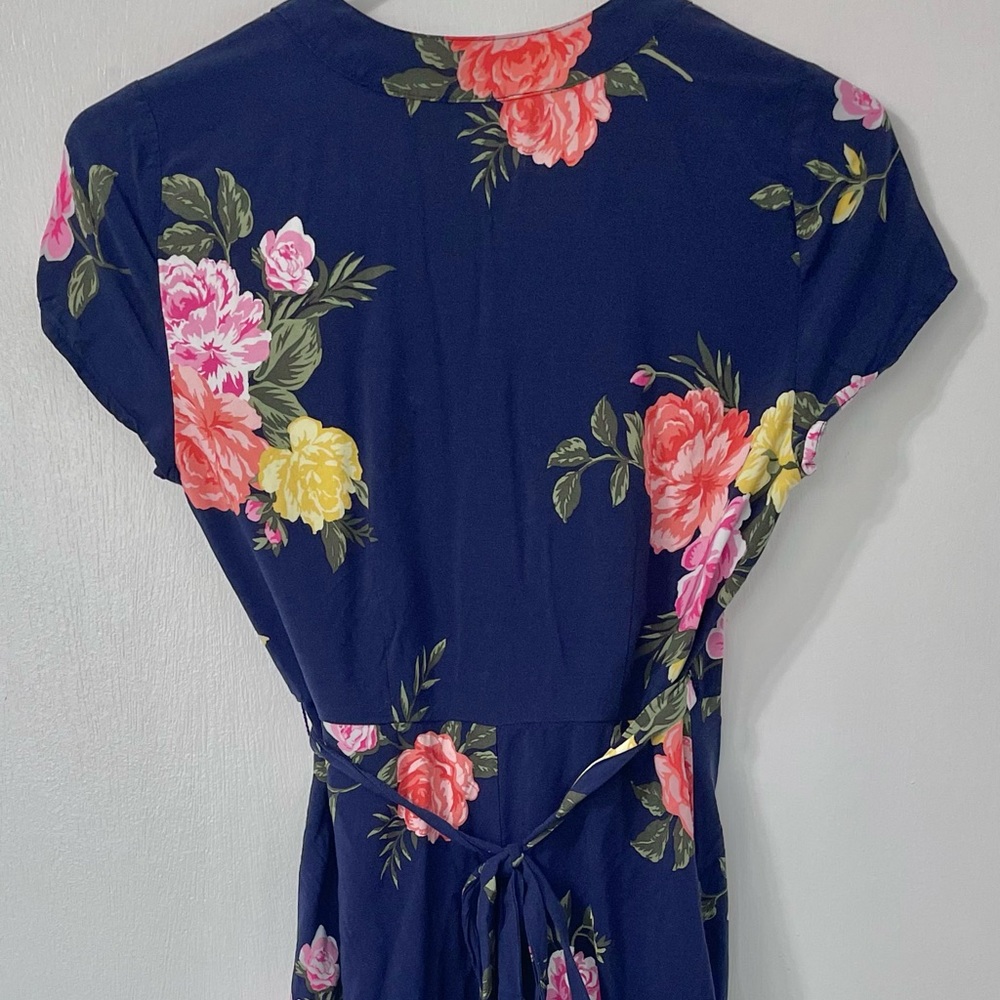 Size XS Old Navy women’s floral wrap dress - Picture 3 of 9